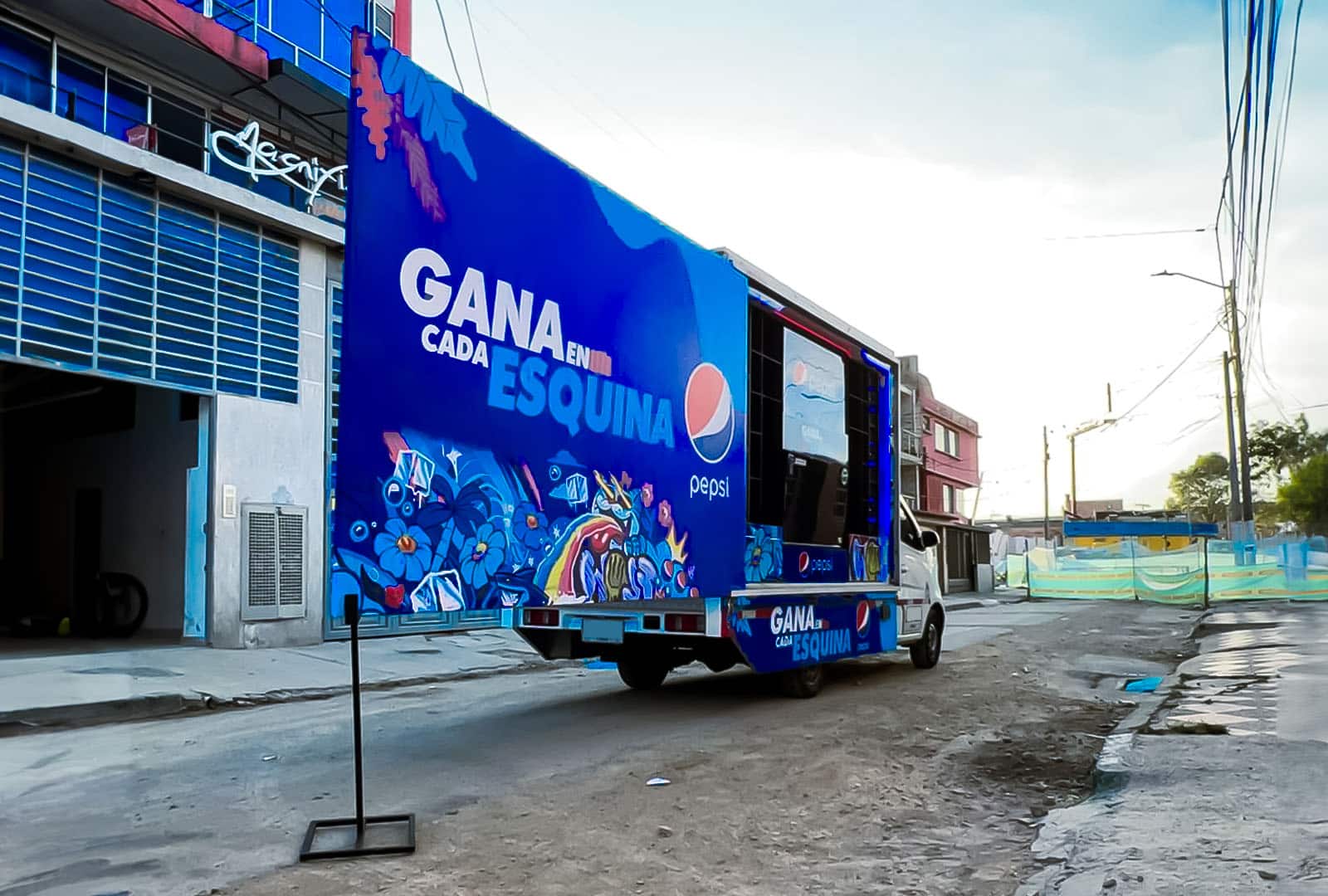 montaje-especial-camion-vitrina-pepsi