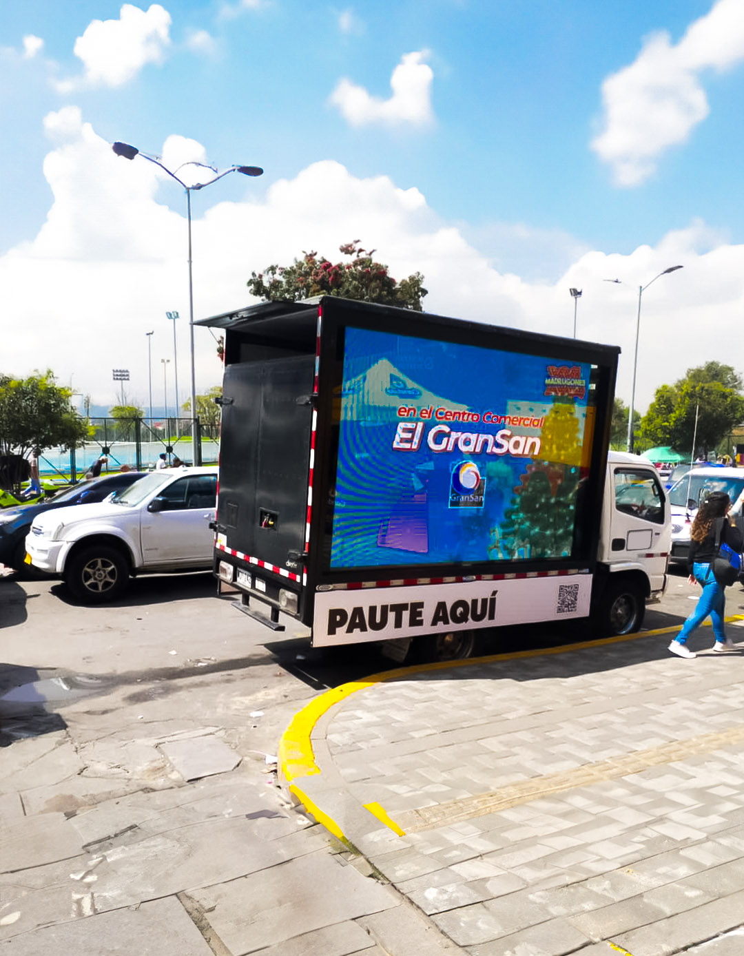 Carro pantalla LED activación El Gran San