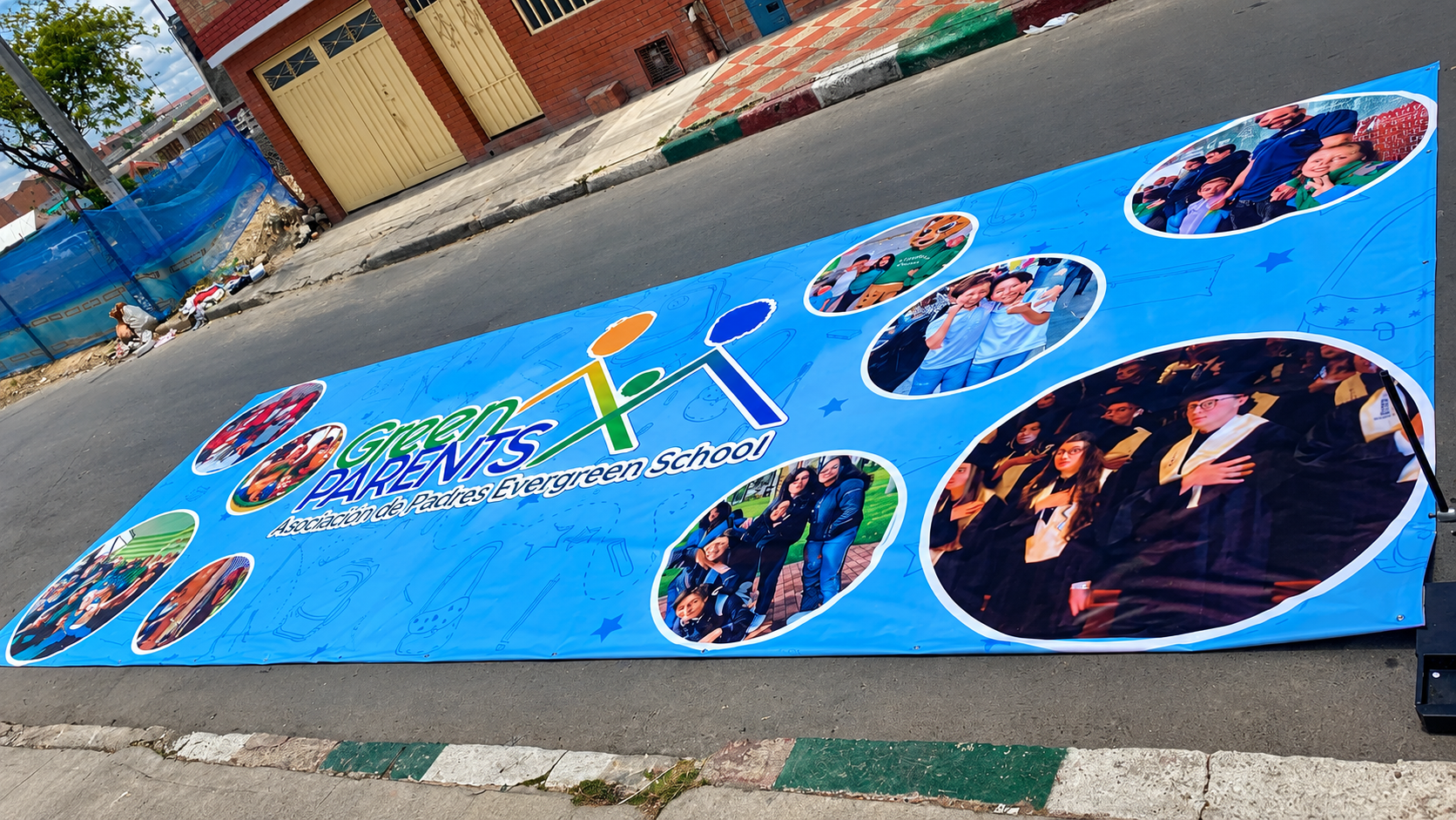 Lona publicitaria de gran formato para Green Parents