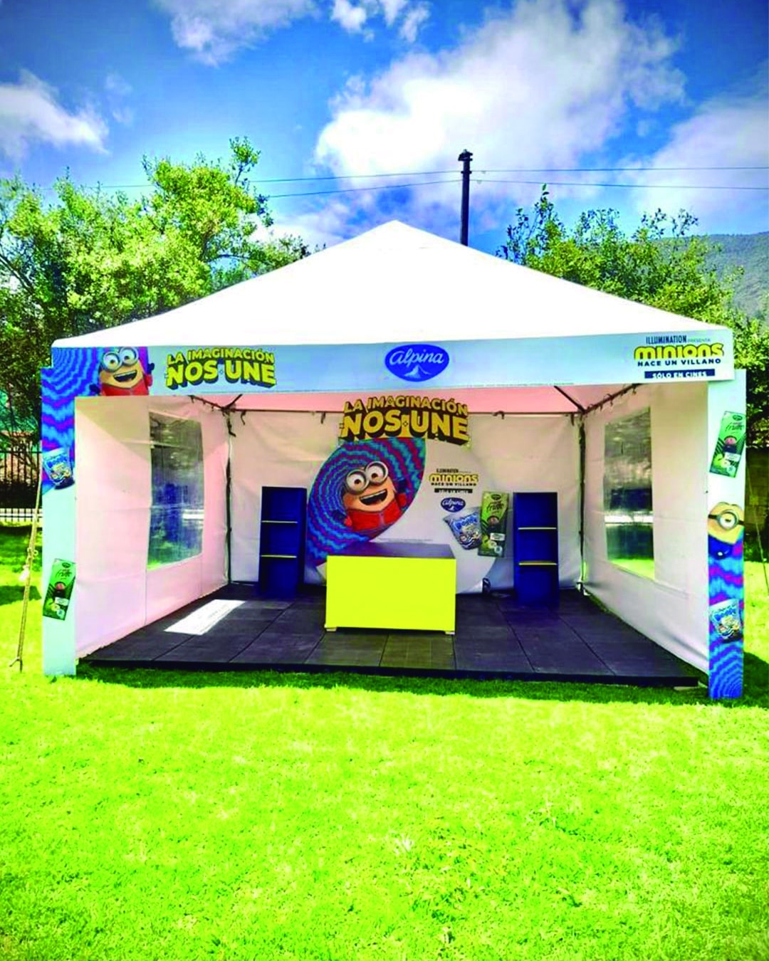 Estructura publicitaria personalizada para evento